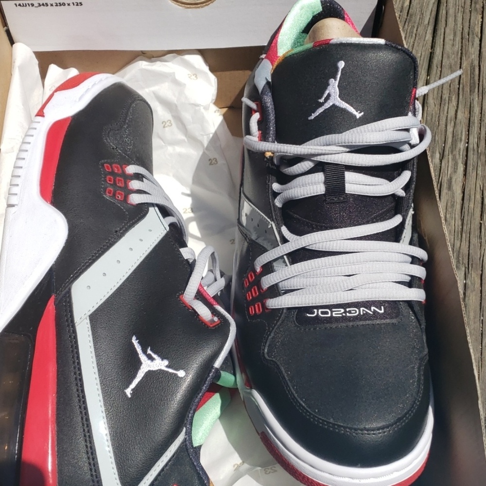 Sneakers - Picture 3 of 6